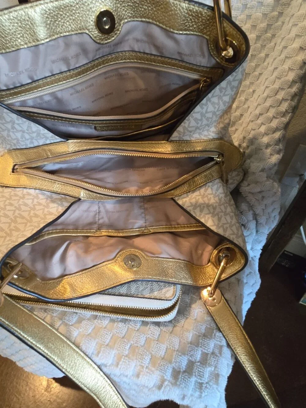 Michael Kors Raven Large Tote Beige/Gold Metallic, Zip Snap, Wallet Included